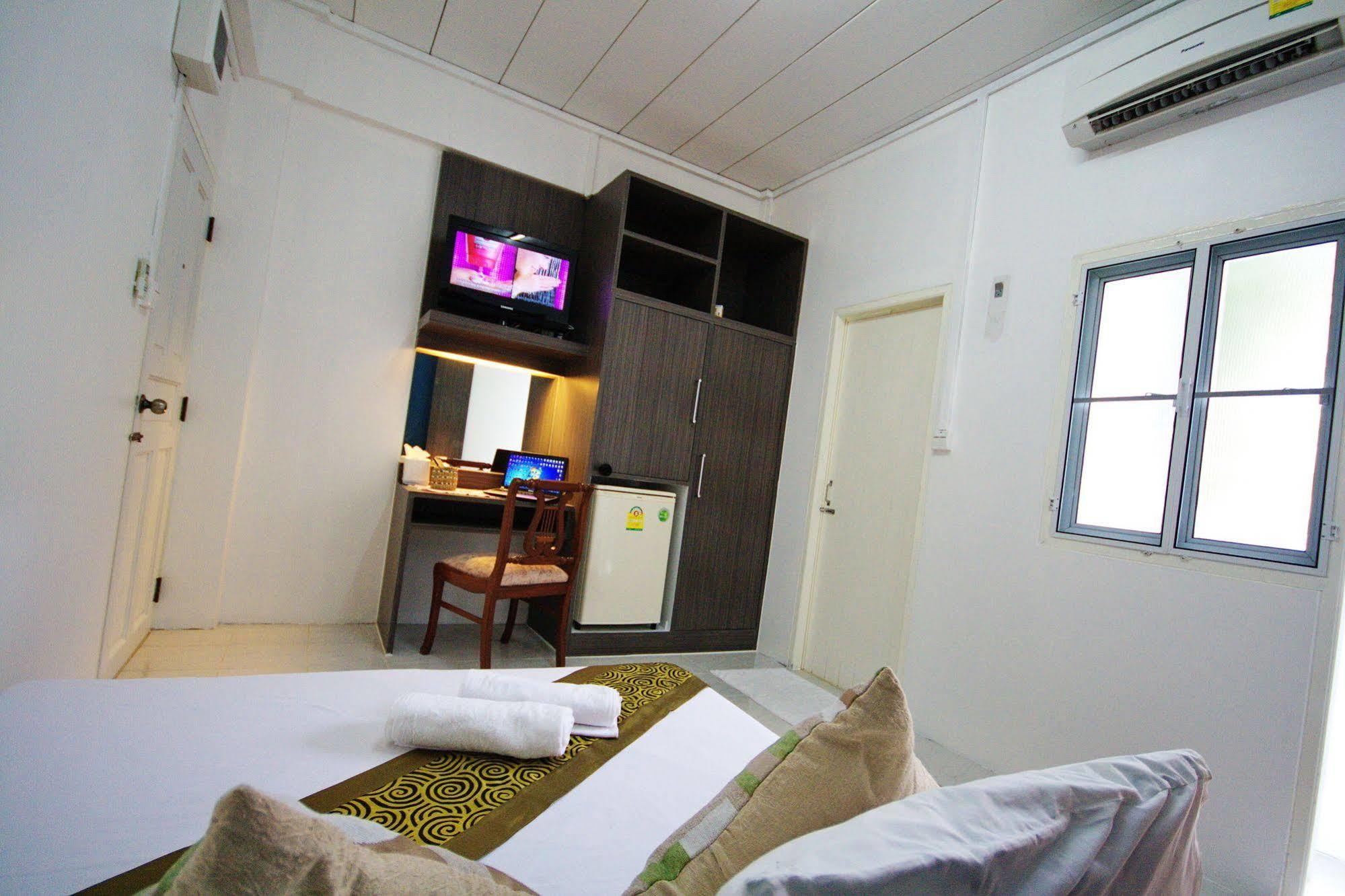 Riski Residence Bangkok-Noi - Wasit Apartment Екстериор снимка